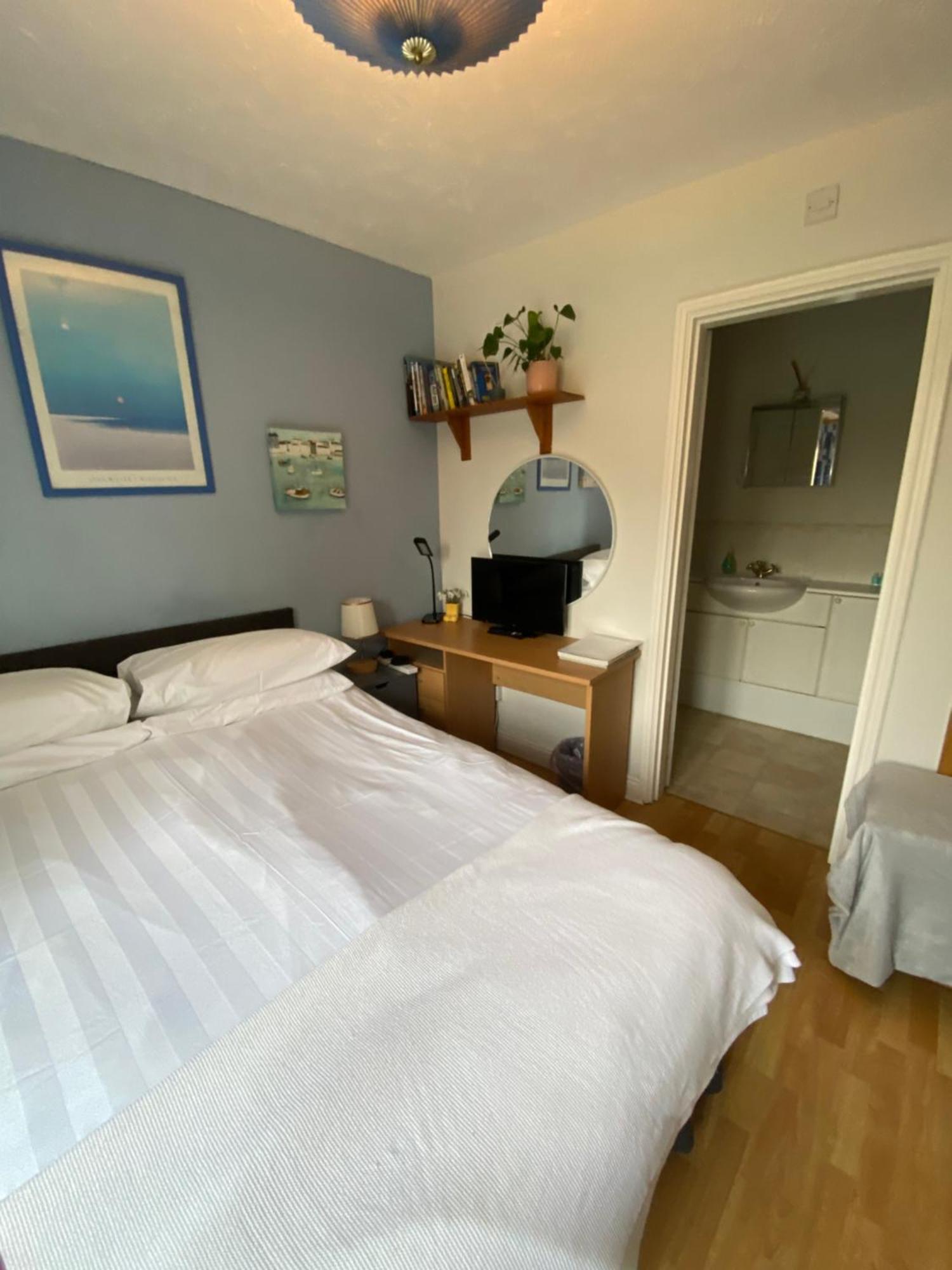 Choice Of One Double Bedroom With A Comfy Double Bed And Private En Suite For Solo Travellers Or Couples ,Or Alternatively Book Two Double Bedrooms For Families Or Friends Паддок-Вуд Экстерьер фото